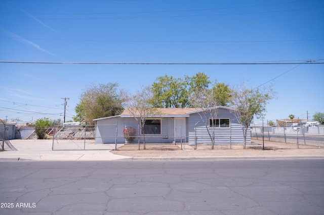 1410 S 24th Ave, Phoenix, AZ 85009 - view of front of home featuring fence