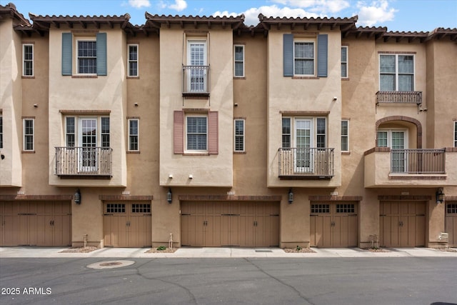 2470 E Roma Ave, Phoenix, AZ 85016 - townhome / multi-family property featuring stucco siding and an attached garage