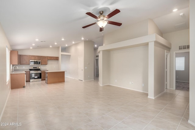 3847 W Yellow Peak Dr, San Tan Valley, AZ 85144 - unfurnished living room featuring visible vents, a sink, recessed lighting, a healthy amount of sunlight, and ceiling fan