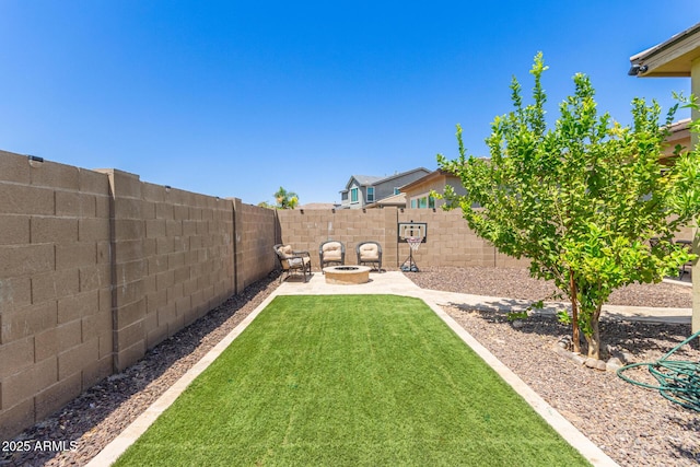 12083 W Peak View Rd, Peoria, AZ 85383 - view of yard featuring a patio area