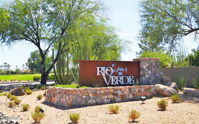 view of community / neighborhood sign