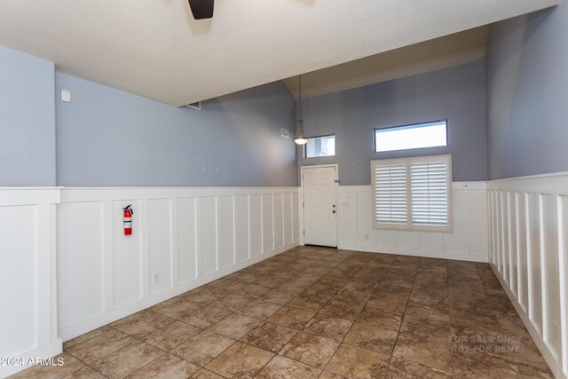 unfurnished room with ceiling fan