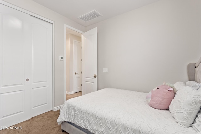 bedroom featuring carpet floors and a closet