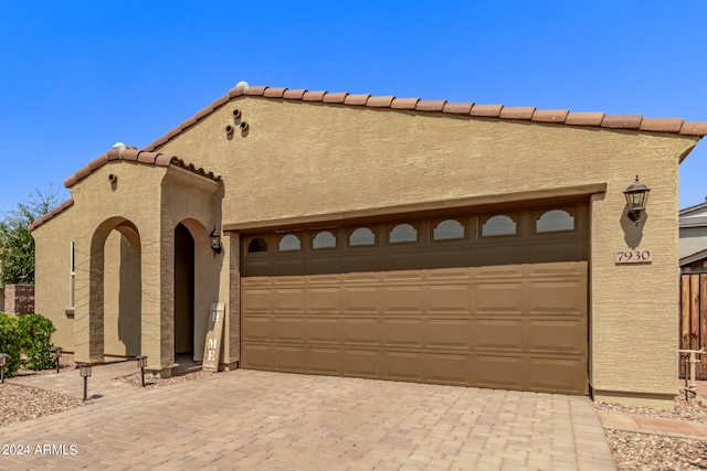 view of front facade with a garage