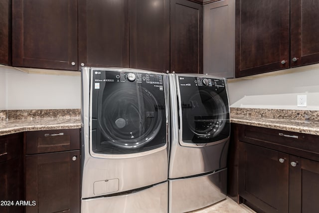 washroom featuring cabinets and washing machine and clothes dryer