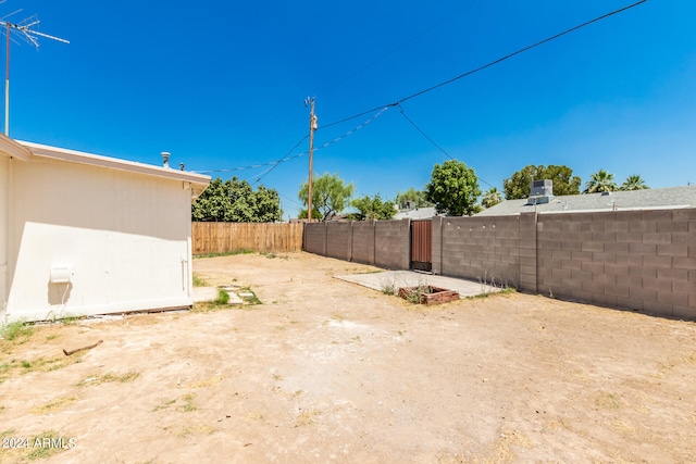 view of yard with a patio area