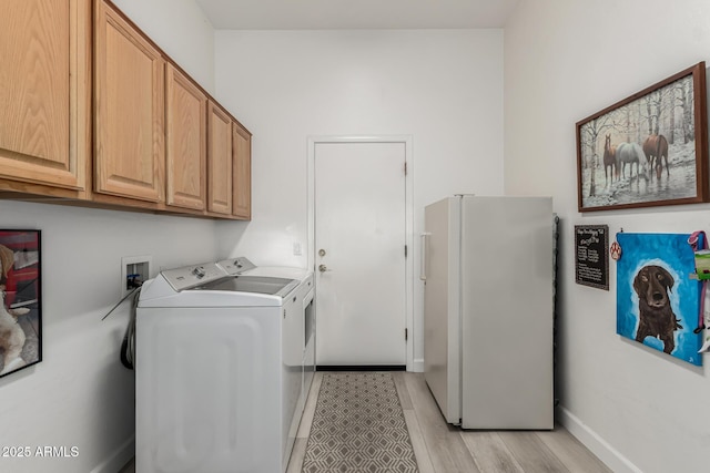 laundry room with cabinets and independent washer and dryer