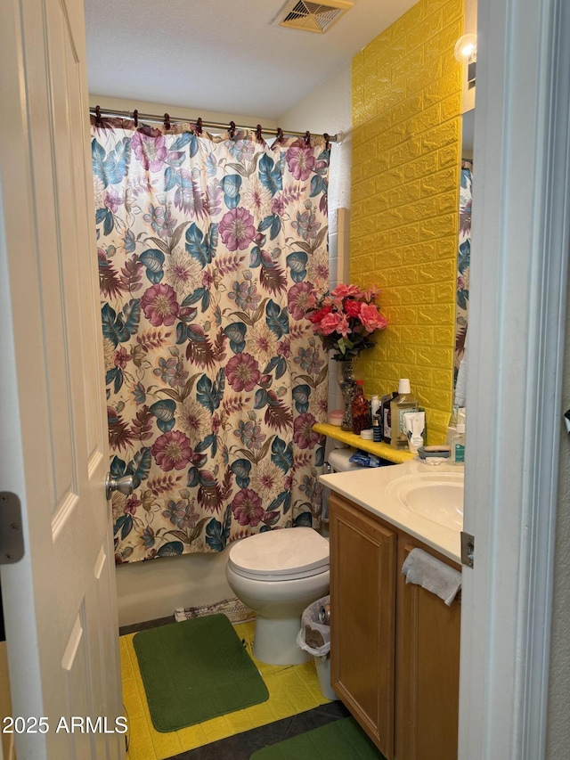 1448 E Mobile Ln, Phoenix, AZ 85040 - bathroom with toilet, vanity, shower / bath combo with shower curtain, and tile patterned flooring