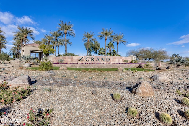 view of community / neighborhood sign