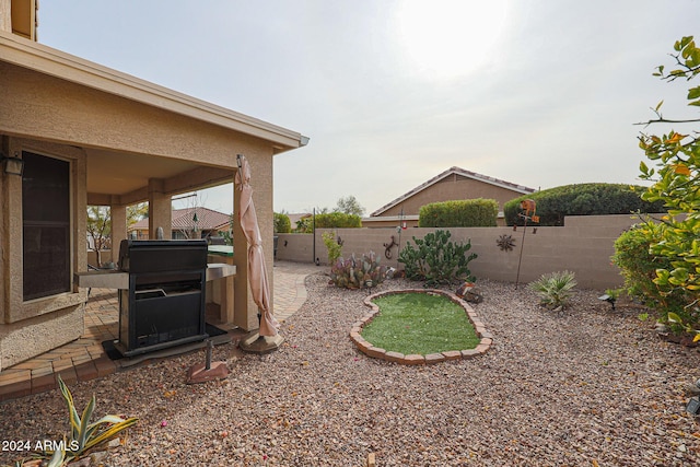 view of yard featuring a patio area