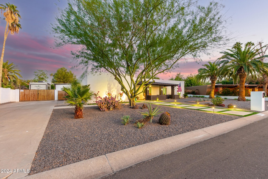 view of front of property