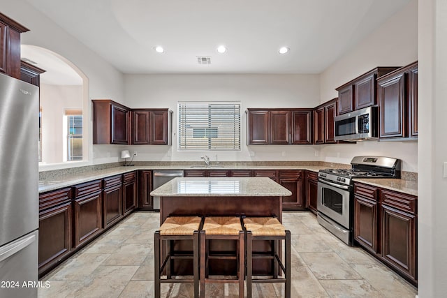 kitchen featuring stainless steel appliances, a sink, visible vents, and a healthy amount of sunlight