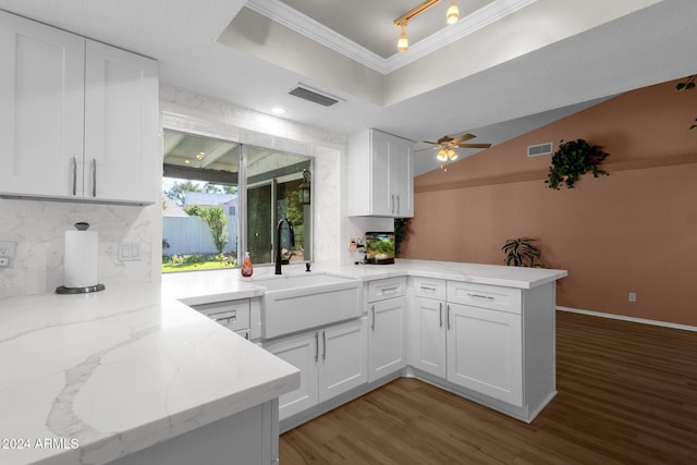 kitchen featuring kitchen peninsula, white cabinets, ceiling fan, hardwood / wood-style flooring, and sink