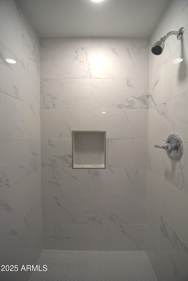 3640 W Garfield St, Phoenix, AZ 85009 - bathroom featuring a tile shower