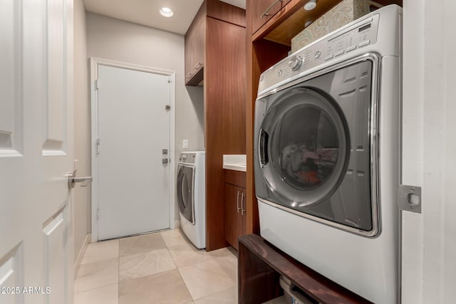 laundry area featuring cabinets and washer / dryer