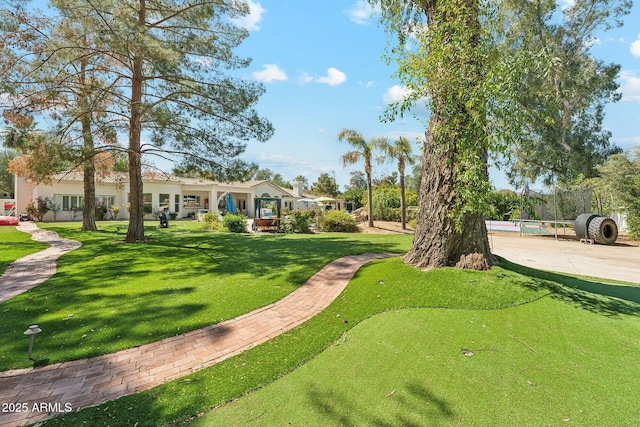 7214 E Royal Palm Rd, Scottsdale, AZ 85258 - surrounding community with a lawn