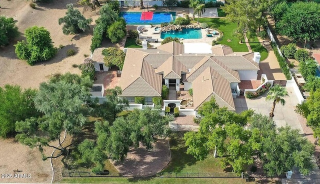 7214 E Royal Palm Rd, Scottsdale, AZ 85258 - aerial view of property and surrounding area featuring a pool area