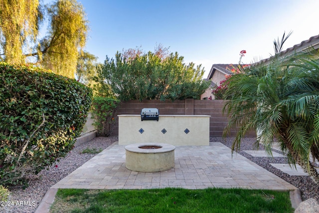 view of patio with an outdoor fire pit