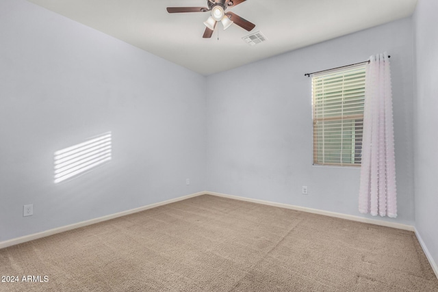 carpeted empty room featuring ceiling fan