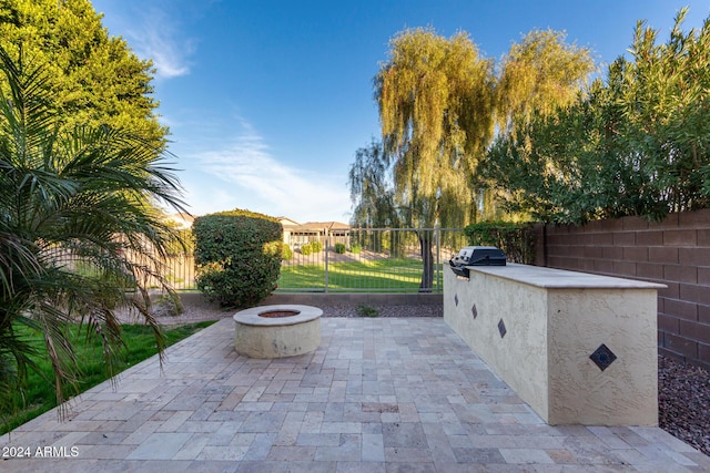 view of patio with an outdoor fire pit