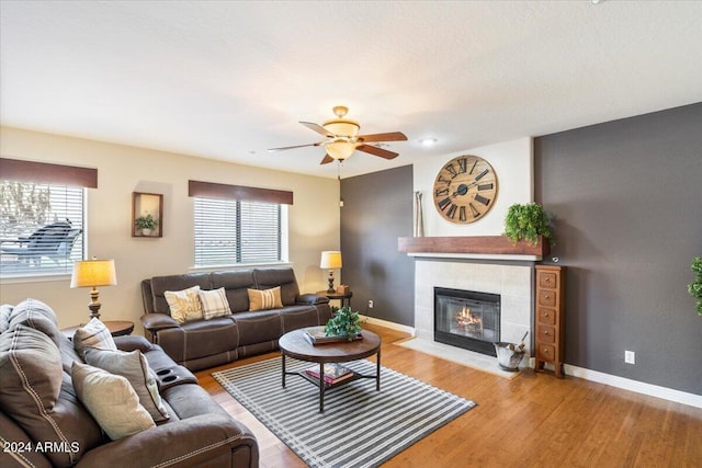 living room featuring a healthy amount of sunlight, light wood-style floors, and baseboards