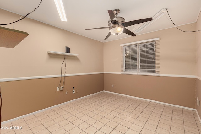 empty room featuring ceiling fan