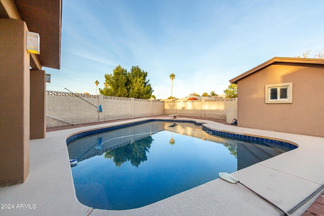 view of swimming pool