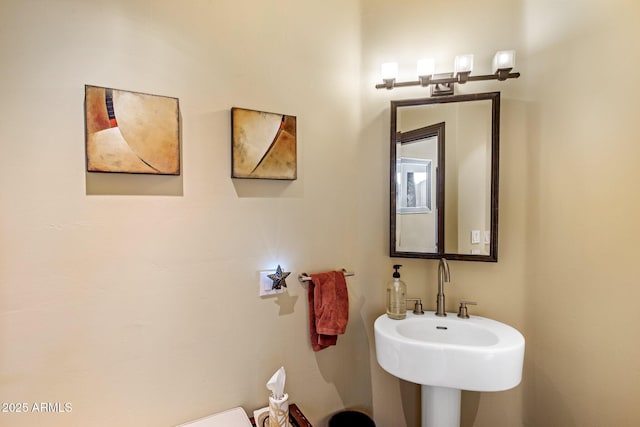 bathroom featuring sink