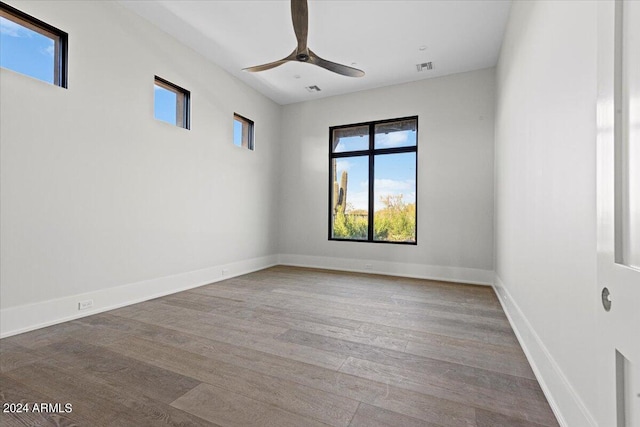 unfurnished room with wood-type flooring and ceiling fan