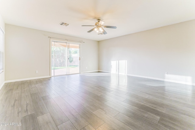 unfurnished room featuring light wood-type flooring and ceiling fan