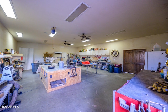 misc room featuring ceiling fan and concrete flooring