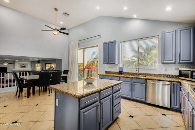 2977 E County Down Dr, Chandler, AZ 85249 - kitchen with appliances with stainless steel finishes, a kitchen island, visible vents, ceiling fan, and a sink