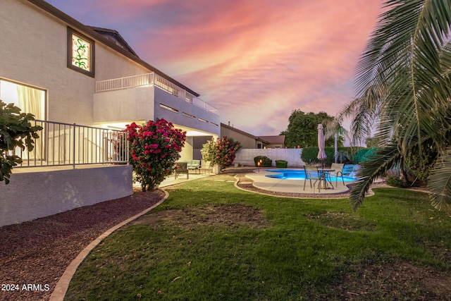 2977 E County Down Dr, Chandler, AZ 85249 - yard at dusk featuring a patio, a fenced in pool, fence, and a balcony