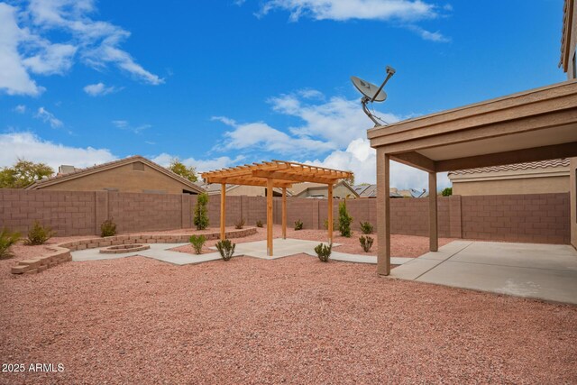 view of yard featuring a pergola and a patio area