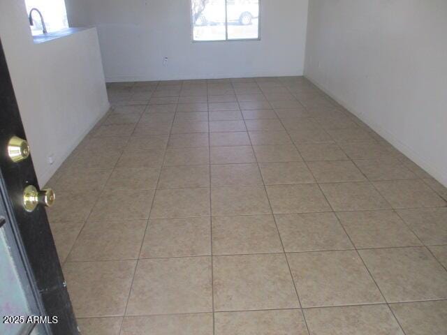 empty room featuring light tile patterned floors