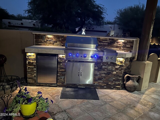 38065 N Cave Creek Rd Unit 4, Cave Creek, AZ 85331 - patio at twilight with grilling area and an outdoor kitchen