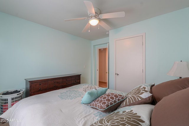 bedroom with ceiling fan