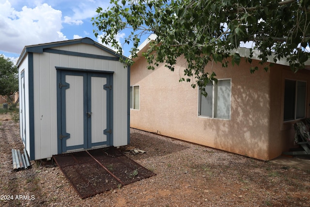 view of outbuilding