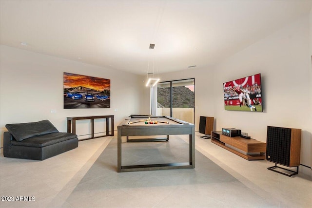 playroom featuring pool table