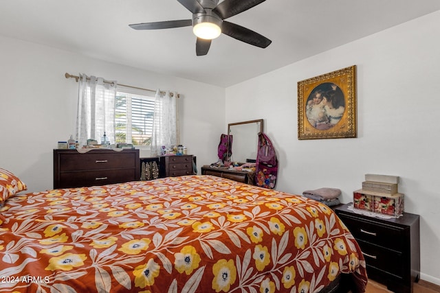 bedroom featuring ceiling fan