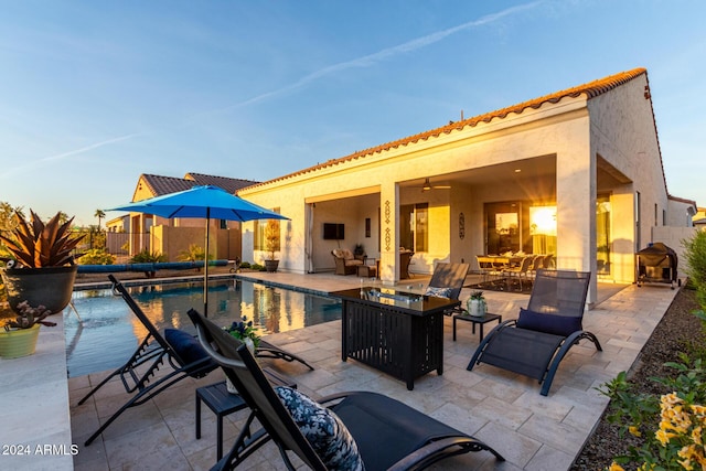 view of patio / terrace featuring ceiling fan and a fire pit