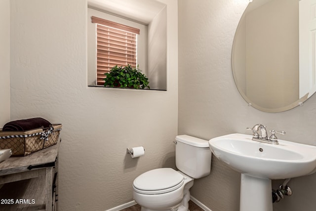 5840 E Holmes Ave, Mesa, AZ 85206 - bathroom featuring toilet and baseboards