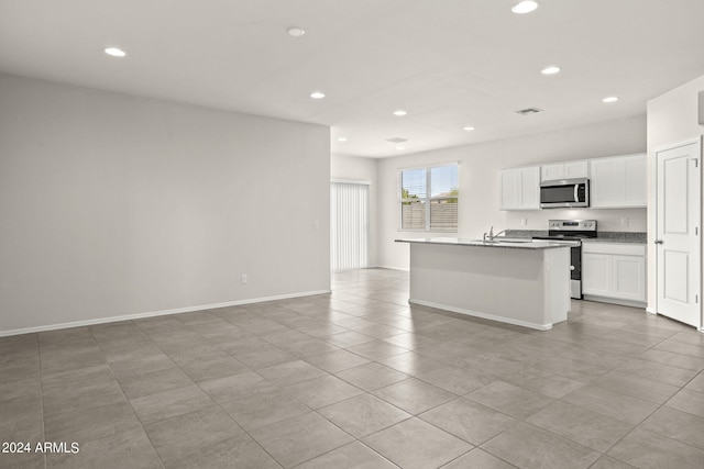 1343 W Hess Ave, Coolidge, AZ 85128 - kitchen with white cabinets, appliances with stainless steel finishes, an island with sink, and recessed lighting
