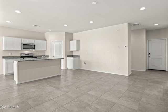 1343 W Hess Ave, Coolidge, AZ 85128 - kitchen with a center island with sink, white cabinets, appliances with stainless steel finishes, and visible vents
