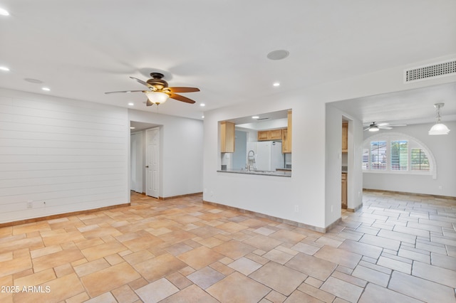 empty room featuring recessed lighting, visible vents, baseboards, and ceiling fan