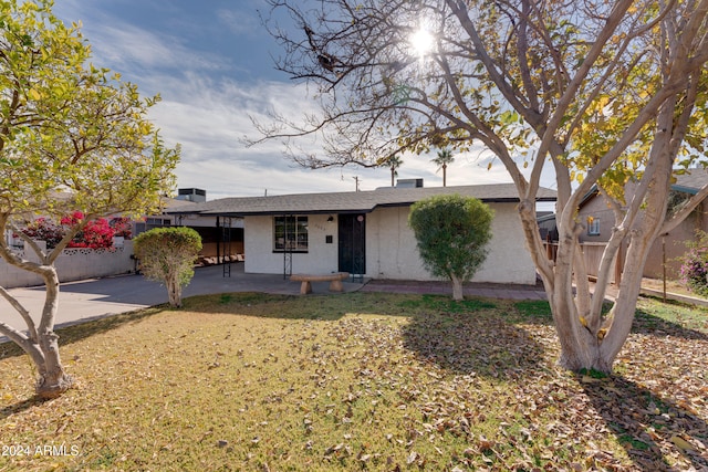 ranch-style house featuring a front lawn