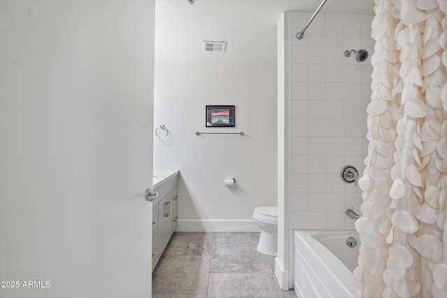 7141 E Rancho Vista Dr Unit 6007, Scottsdale, AZ 85251 - full bathroom featuring baseboards, shower / bath combo, toilet, vanity, and tile patterned floors