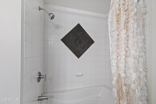 7141 E Rancho Vista Dr Unit 6007, Scottsdale, AZ 85251 - bathroom with shower / bath combination with curtain