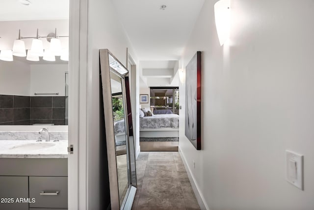 7141 E Rancho Vista Dr Unit 6007, Scottsdale, AZ 85251 - hallway with a sink and baseboards