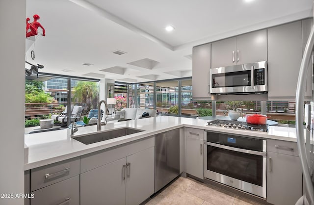 7141 E Rancho Vista Dr Unit 6007, Scottsdale, AZ 85251 - kitchen featuring stainless steel appliances, gray cabinets, a sink, and light countertops